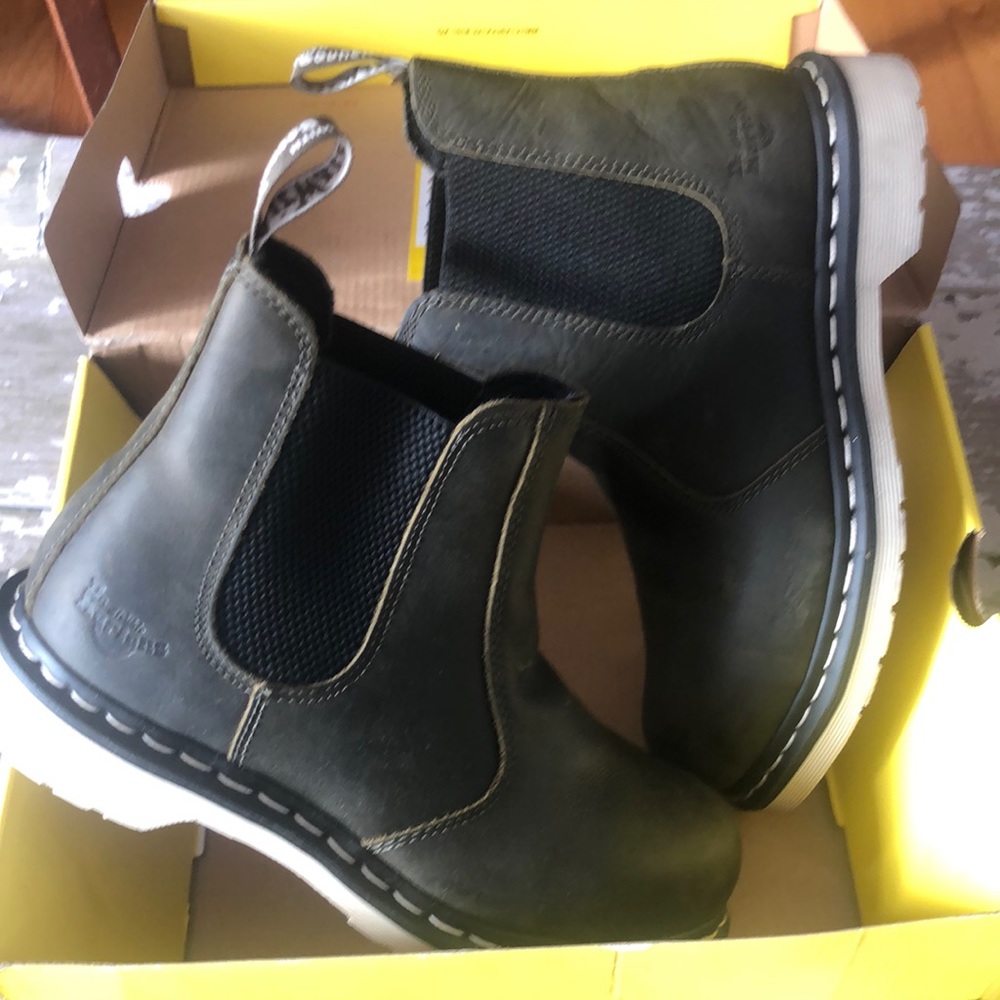 NEW DR MARTENS ARBOR ST pull on Chukkah boots DMS olive Wyoming womens 8 EUR 39